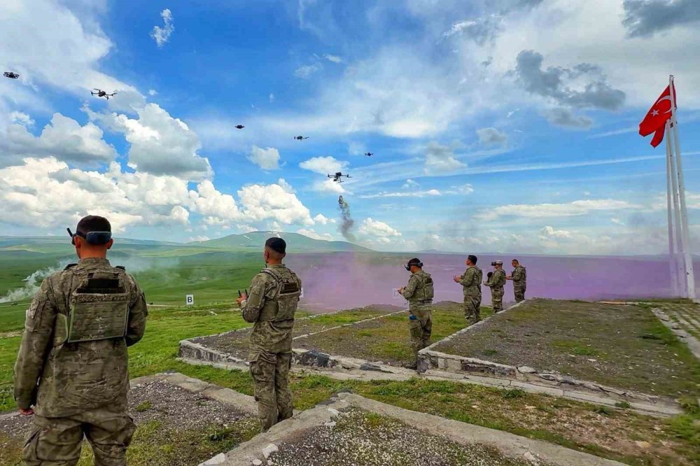 TSK’dan Kars’ta Hazırlık Mesajı.. Atışlı Tatbikat ve KBRN Eğitimi Aynı Sahada Yapıldı!