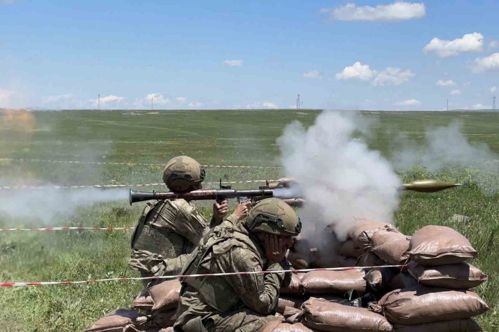 TSK’dan Kars’ta Hazırlık Mesajı.. Atışlı Tatbikat ve KBRN Eğitimi Aynı Sahada Yapıldı!