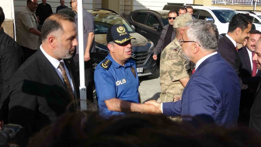 Ardahan'da Yoğun Mesai.. Bakan Işıkhan'dan Valilik ve Parti Teşkilatlarına Ziyaret!