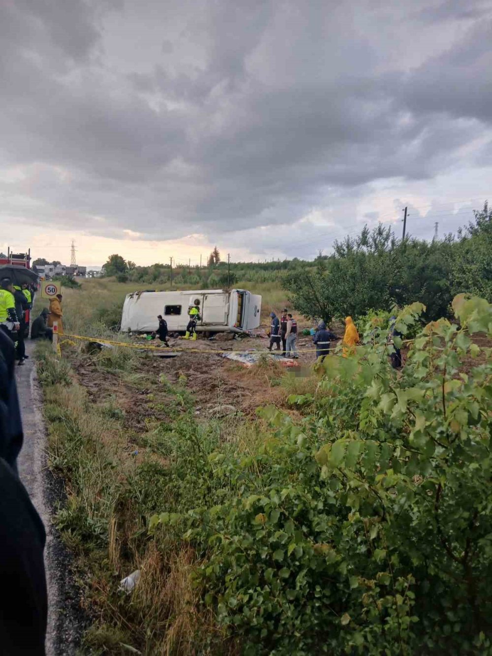 Isparta’da Tur Minibüsü Şarampole Yuvarlandı: 4 Ölü, 16 Yaralı