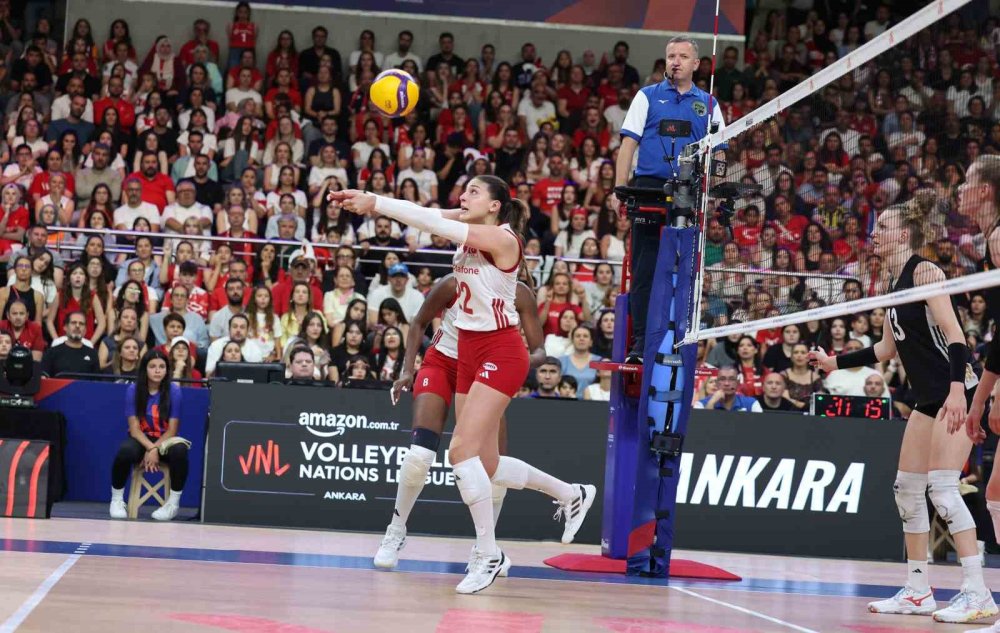 Milletler Ligi'nde Kritik Galibiyet.. Türkiye, Almanya Engelini 3-2 Geçti!