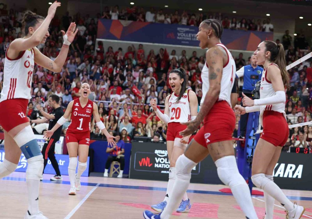 Milletler Ligi'nde Kritik Galibiyet.. Türkiye, Almanya Engelini 3-2 Geçti!