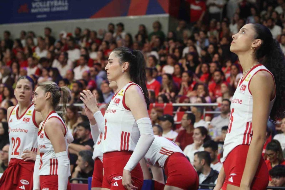 Milletler Ligi'nde Kritik Galibiyet.. Türkiye, Almanya Engelini 3-2 Geçti!