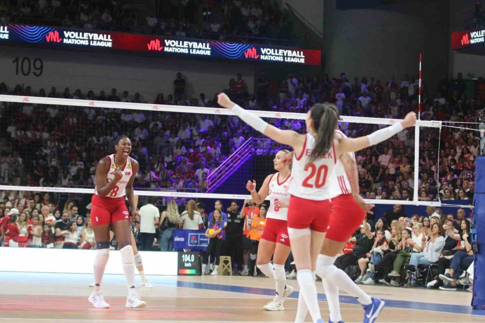 Milletler Ligi'nde Kritik Galibiyet.. Türkiye, Almanya Engelini 3-2 Geçti!