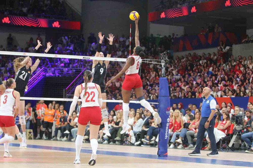 Milletler Ligi'nde Kritik Galibiyet.. Türkiye, Almanya Engelini 3-2 Geçti!