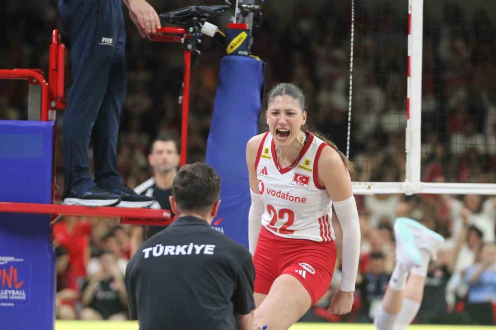 Milletler Ligi'nde Kritik Galibiyet.. Türkiye, Almanya Engelini 3-2 Geçti!