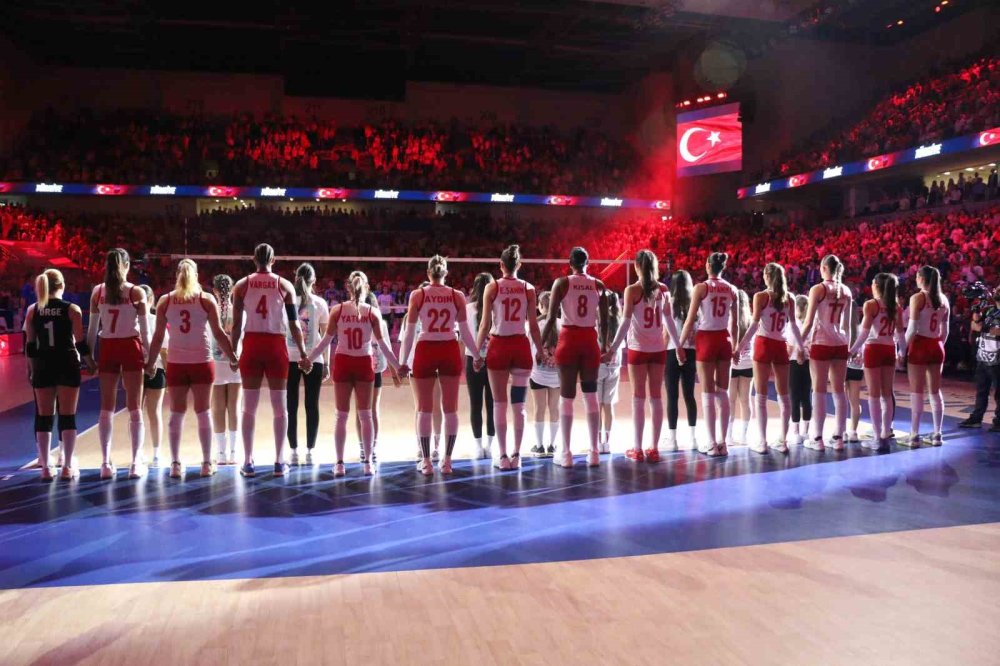 A Milli Kadın Voleybol Takımı Çin Engelini Aştı.. Ankara'da Nefes Kesen Zafer!