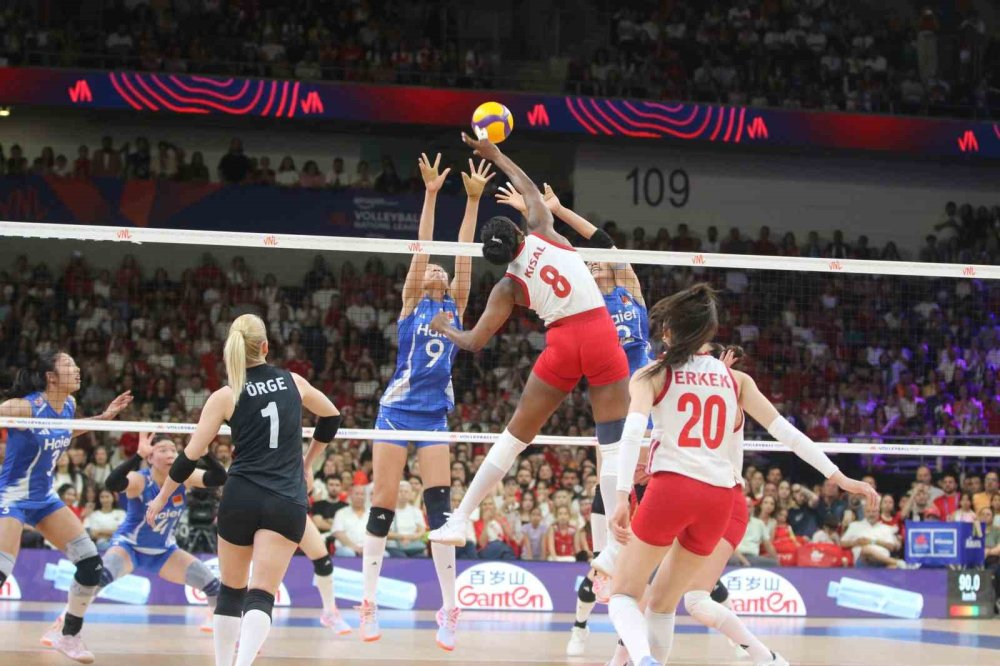 A Milli Kadın Voleybol Takımı Çin Engelini Aştı.. Ankara'da Nefes Kesen Zafer!