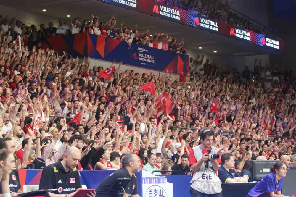 A Milli Kadın Voleybol Takımı Çin Engelini Aştı.. Ankara'da Nefes Kesen Zafer!