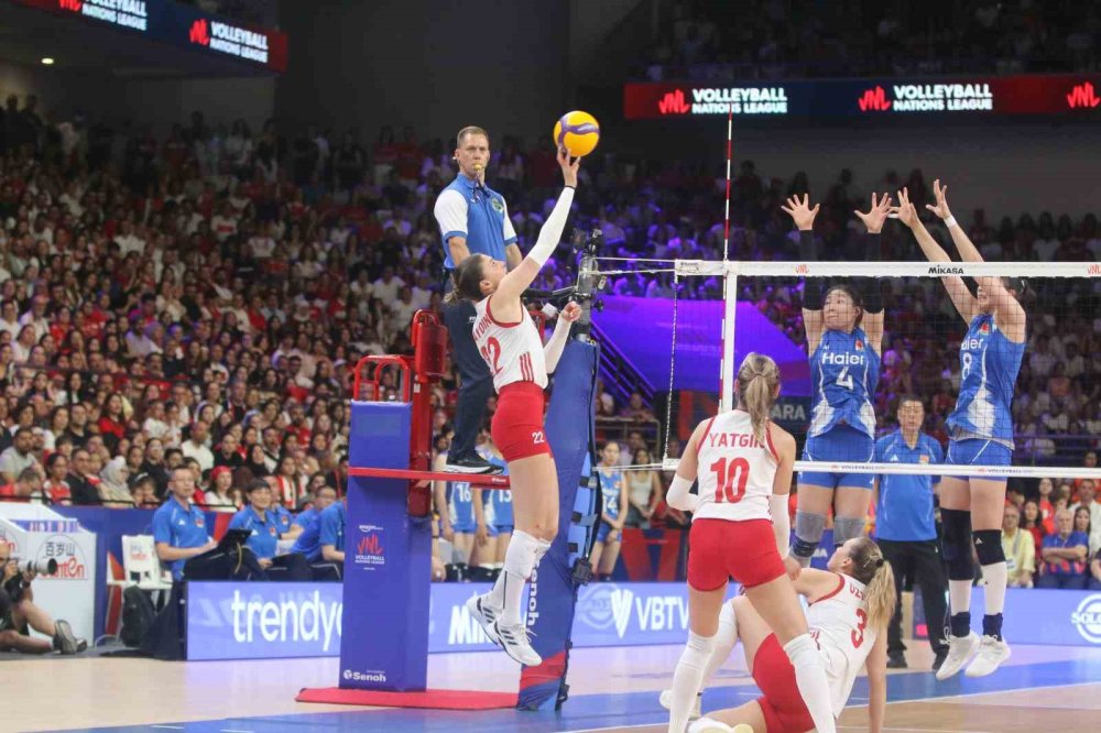 A Milli Kadın Voleybol Takımı Çin Engelini Aştı.. Ankara'da Nefes Kesen Zafer!