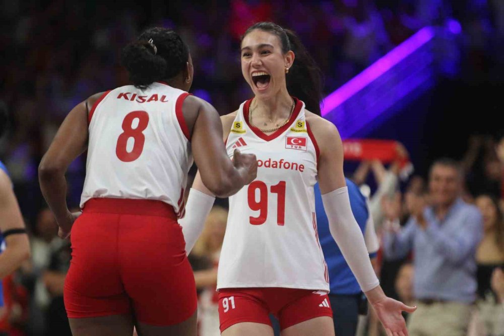 A Milli Kadın Voleybol Takımı Çin Engelini Aştı.. Ankara'da Nefes Kesen Zafer!