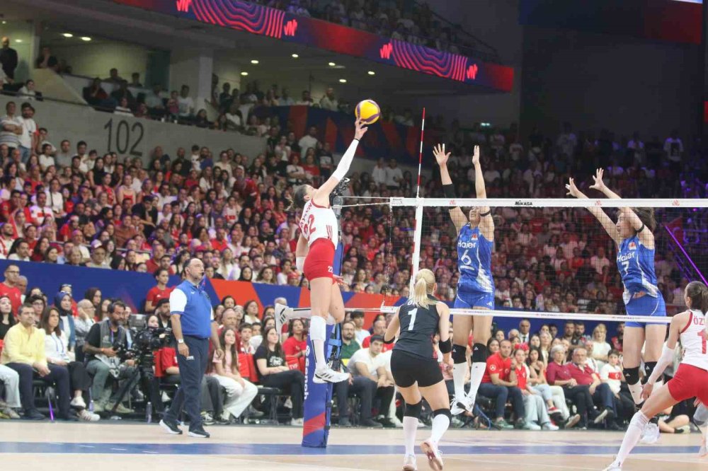 A Milli Kadın Voleybol Takımı Çin Engelini Aştı.. Ankara'da Nefes Kesen Zafer!