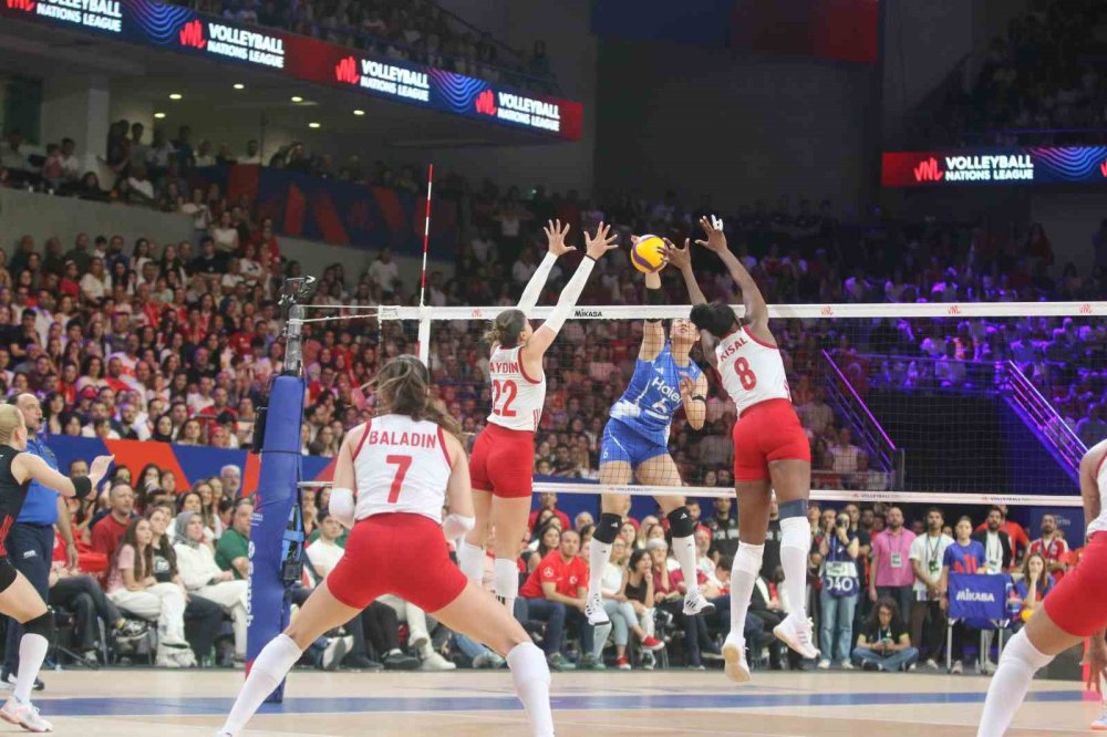 A Milli Kadın Voleybol Takımı Çin Engelini Aştı.. Ankara'da Nefes Kesen Zafer!