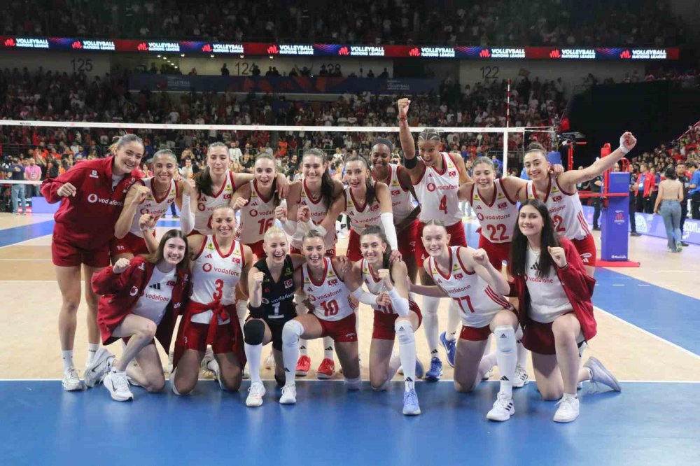 A Milli Kadın Voleybol Takımı Çin Engelini Aştı.. Ankara'da Nefes Kesen Zafer!