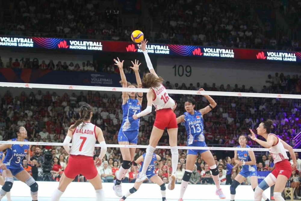 A Milli Kadın Voleybol Takımı Çin Engelini Aştı.. Ankara'da Nefes Kesen Zafer!