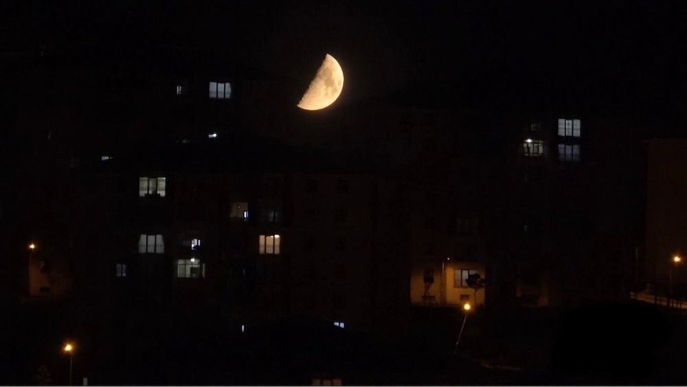 Van ve Yüksekova Semalarında Görsel Şölen.. Yaz Gündönümü ve Yarım Ay Büyüledi!