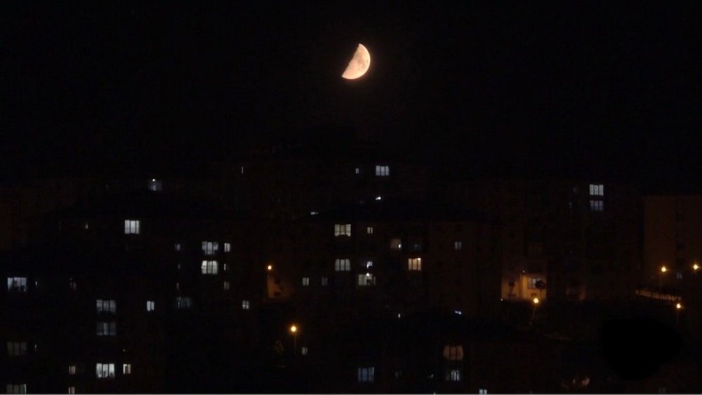 Van ve Yüksekova Semalarında Görsel Şölen.. Yaz Gündönümü ve Yarım Ay Büyüledi!