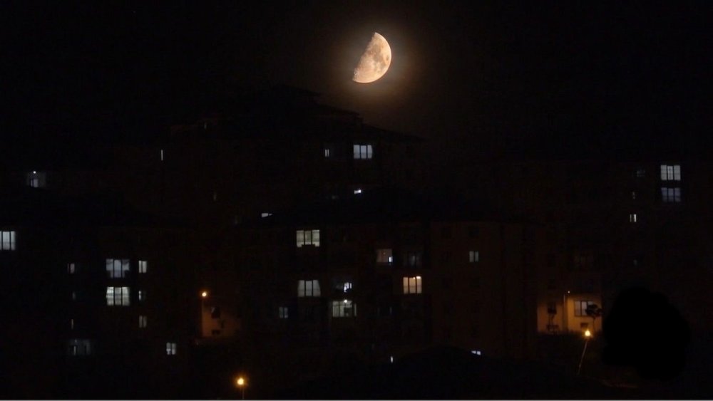 Van ve Yüksekova Semalarında Görsel Şölen.. Yaz Gündönümü ve Yarım Ay Büyüledi!