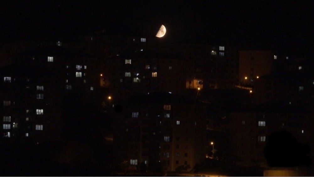 Van ve Yüksekova Semalarında Görsel Şölen.. Yaz Gündönümü ve Yarım Ay Büyüledi!