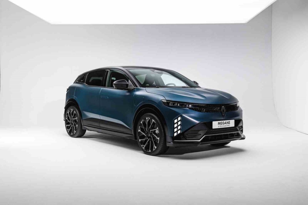 Yeni Megane E-Tech Türkiye Yolunda.. 500 Kilometre Menzil ve Yeni Teknolojiler Dikkat Çekiyor!