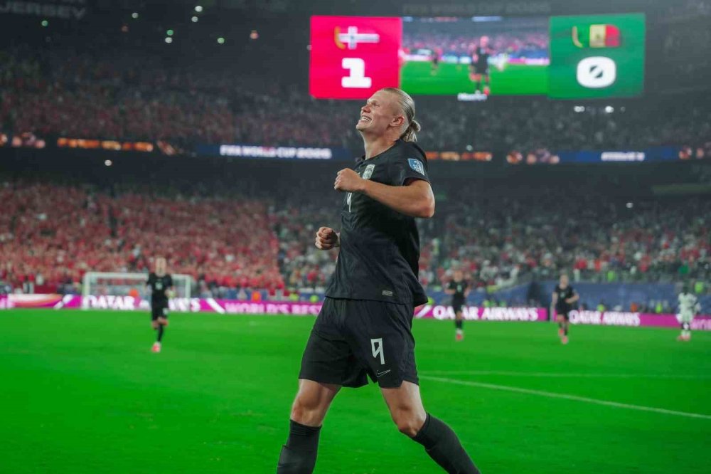 Dünya Kupası'nda Yıldızlar Sahnede.. Mbappe ve Haaland'dan Dörderlik Mesaj!