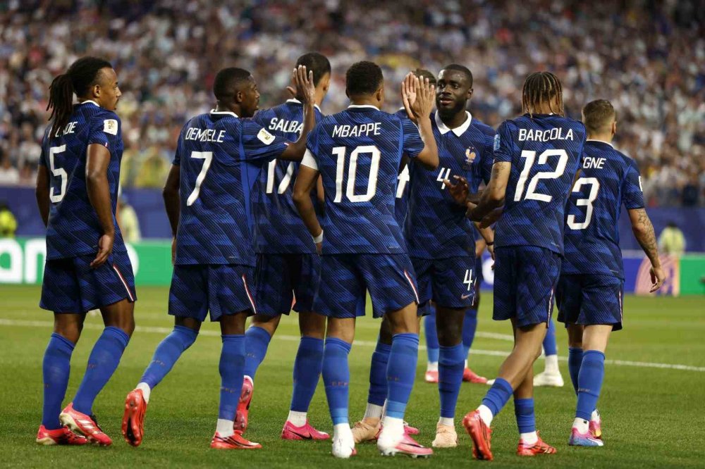 Dünya Kupası'nda Yıldızlar Sahnede.. Mbappe ve Haaland'dan Dörderlik Mesaj!