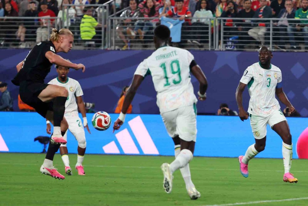 Dünya Kupası'nda Yıldızlar Sahnede.. Mbappe ve Haaland'dan Dörderlik Mesaj!