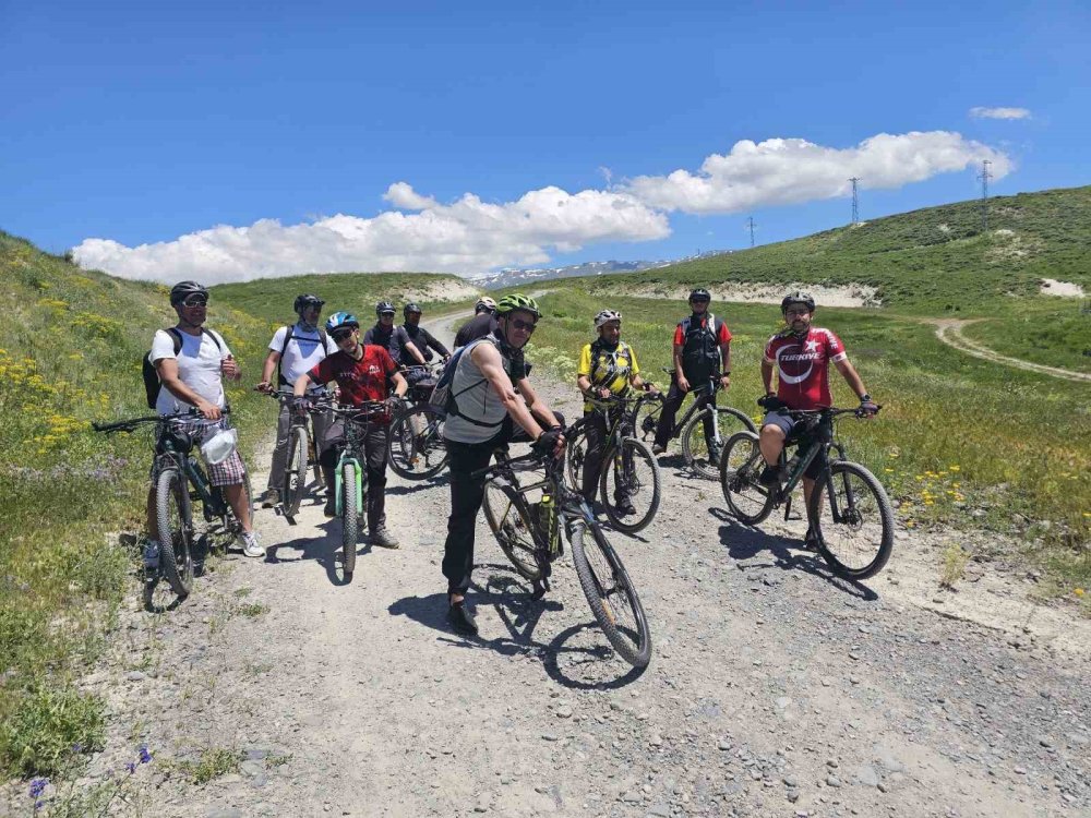 Erzurum'un Bisiklet Tutkunları Yeni Rotalar Keşfediyor.. Pedallar Maceraya Dönüyor!