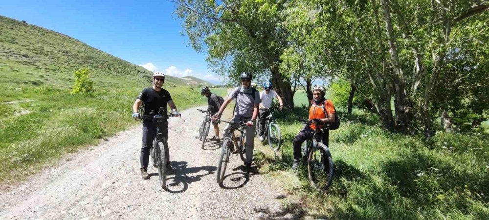Erzurum'un Bisiklet Tutkunları Yeni Rotalar Keşfediyor.. Pedallar Maceraya Dönüyor!