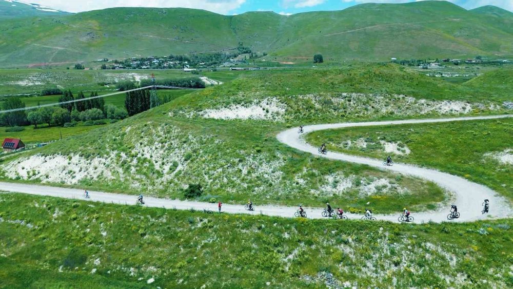 Erzurum'un Bisiklet Tutkunları Yeni Rotalar Keşfediyor.. Pedallar Maceraya Dönüyor!
