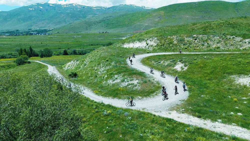 Erzurum'un Bisiklet Tutkunları Yeni Rotalar Keşfediyor.. Pedallar Maceraya Dönüyor!