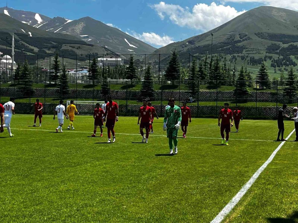 Erzurum'da UEFA Regions Cup Heyecanı Başladı.. 14 Bölge Şampiyonluk İçin Sahada!