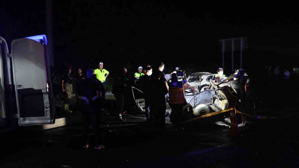 Karadeniz Sahil Yolu’nda Acı Gece.. Çayeli’nde Meydana Gelen Kazada 3 Can Kaybı!