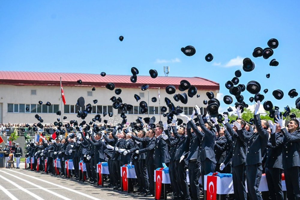Erzurum’da 32. Dönem Polis Adayları Mezun Oldu