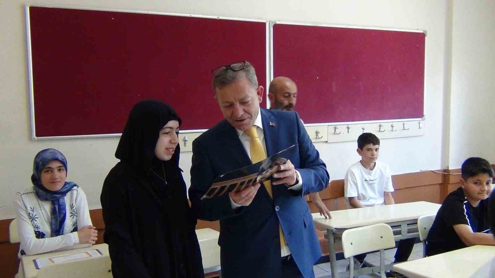 Kars’ta 53 Bin 676 Öğrenci Karne Heyecanı Yaşadı.. Yaz Tatili Başladı!