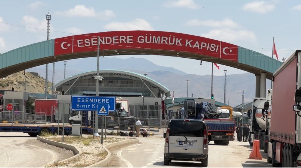 Türkiye-İran Sınırında 5 Kilometrelik TIR Kuyruğu Oluştu