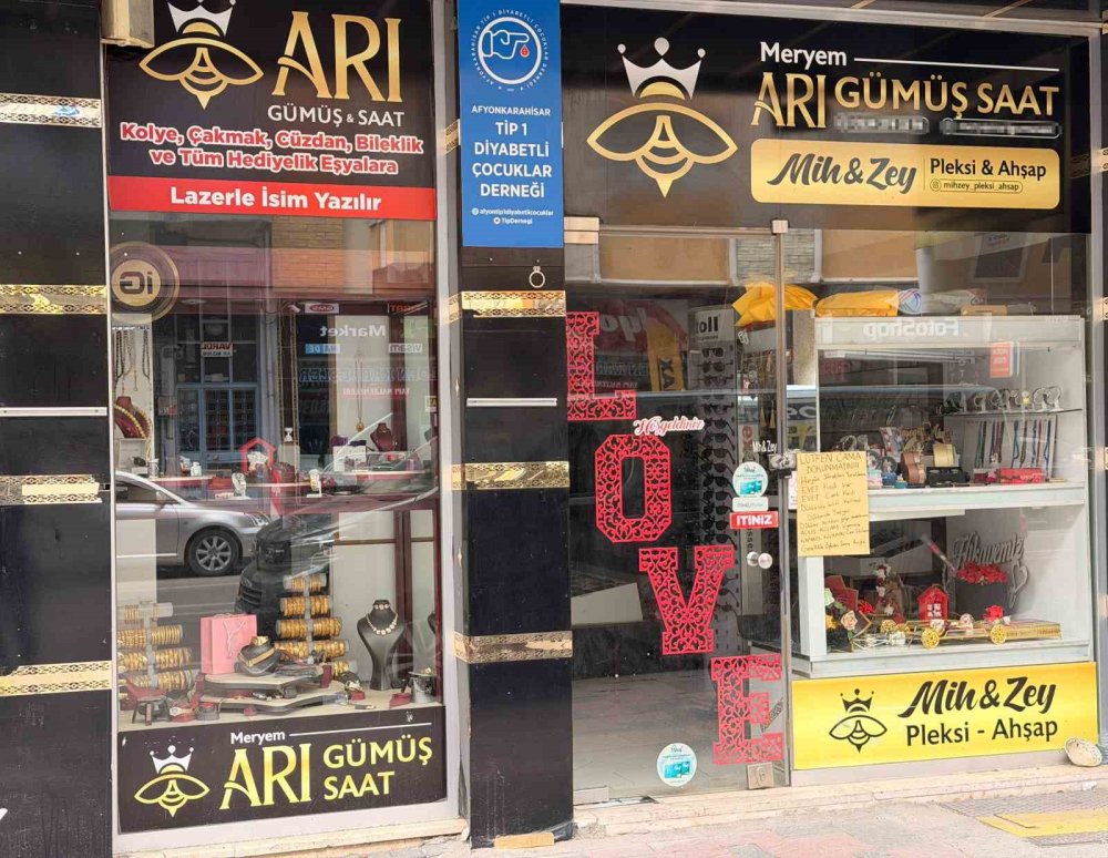 Camdaki Esprili Not Sosyal Medyada İlgi Gördü.. Esnafın Mesajı Gülümsetti!