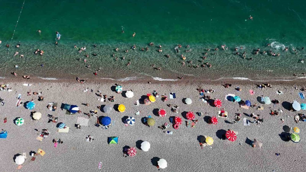 Antalya’da Termometreler 41 Dereceyi Gösterdi, Hissedilen Sıcaklık Bunalttı