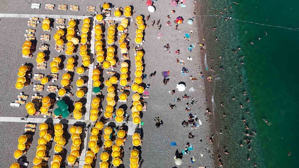 Antalya’da Termometreler 41 Dereceyi Gösterdi, Hissedilen Sıcaklık Bunalttı