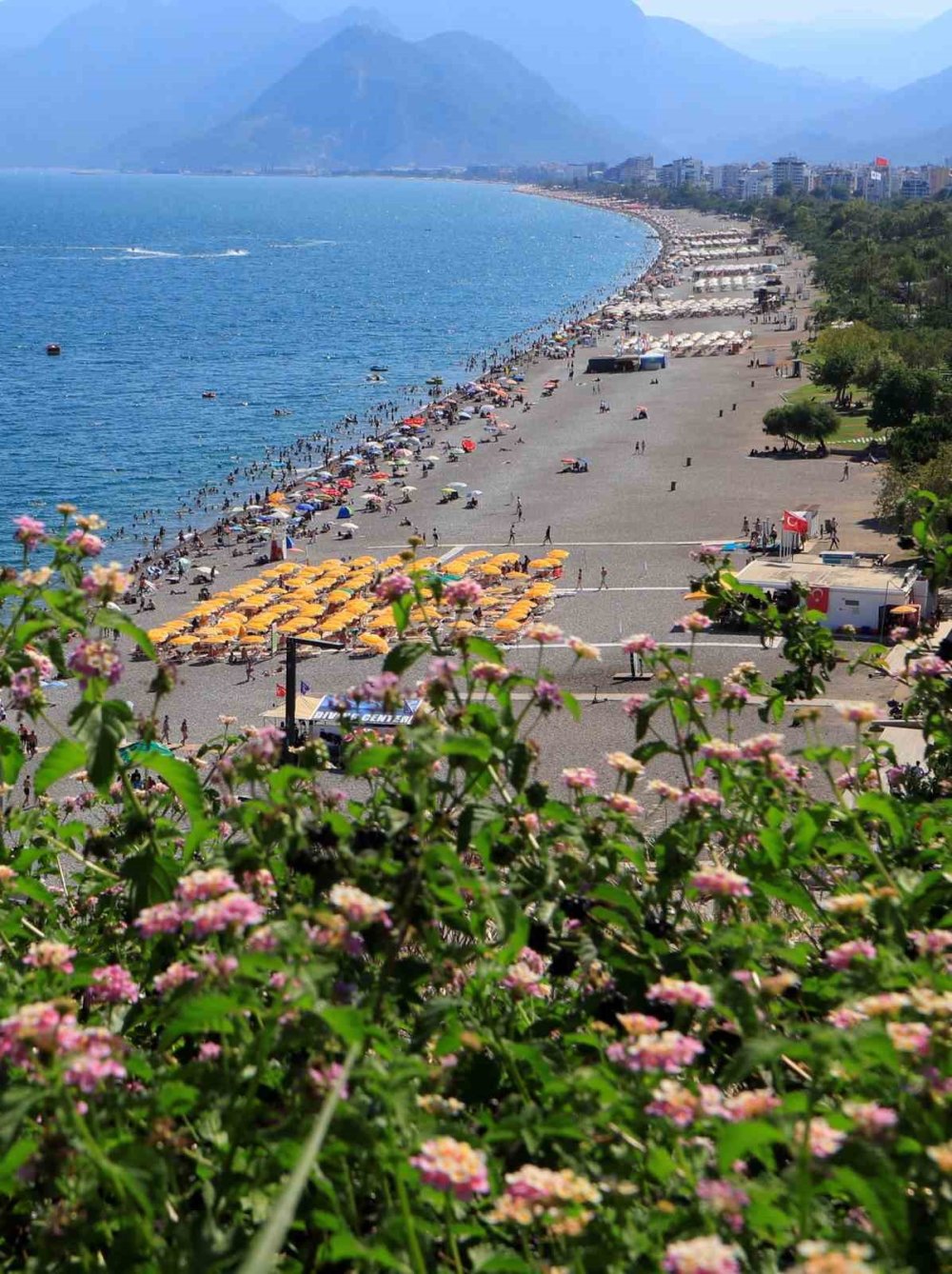 Antalya’da Termometreler 41 Dereceyi Gösterdi, Hissedilen Sıcaklık Bunalttı