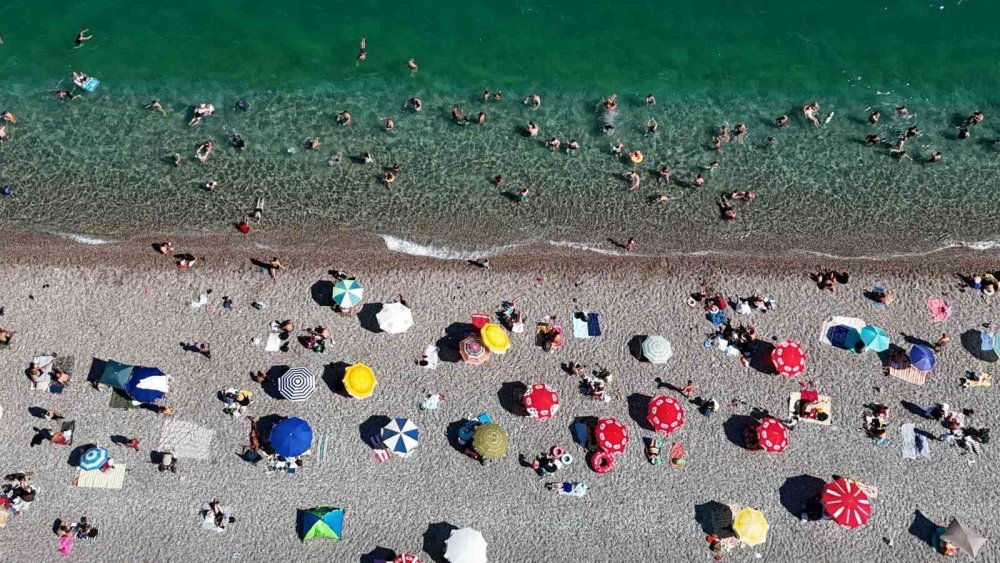 Antalya’da Termometreler 41 Dereceyi Gösterdi, Hissedilen Sıcaklık Bunalttı