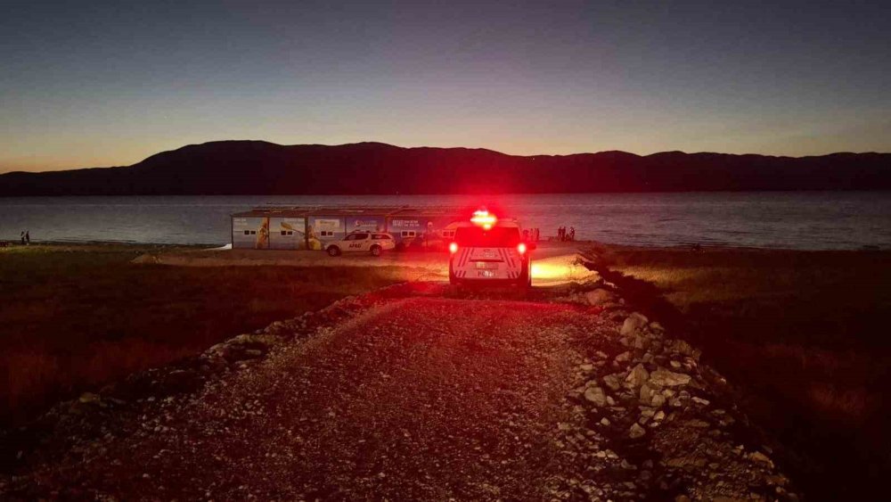Burdur Gölü’nde Kayıp Alarmı.. Kano ile Açılan 2 Kişi İçin Seferberlik Başlatıldı!