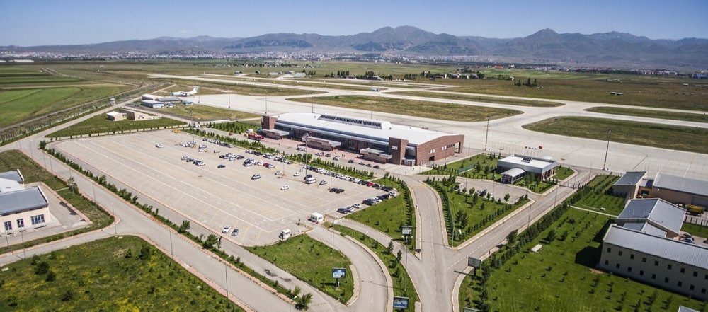 Erzurum Havalimanı'nda Kapsamlı Yenileme.. Apron ve Altyapı Çalışmaları Devam Ediyor!