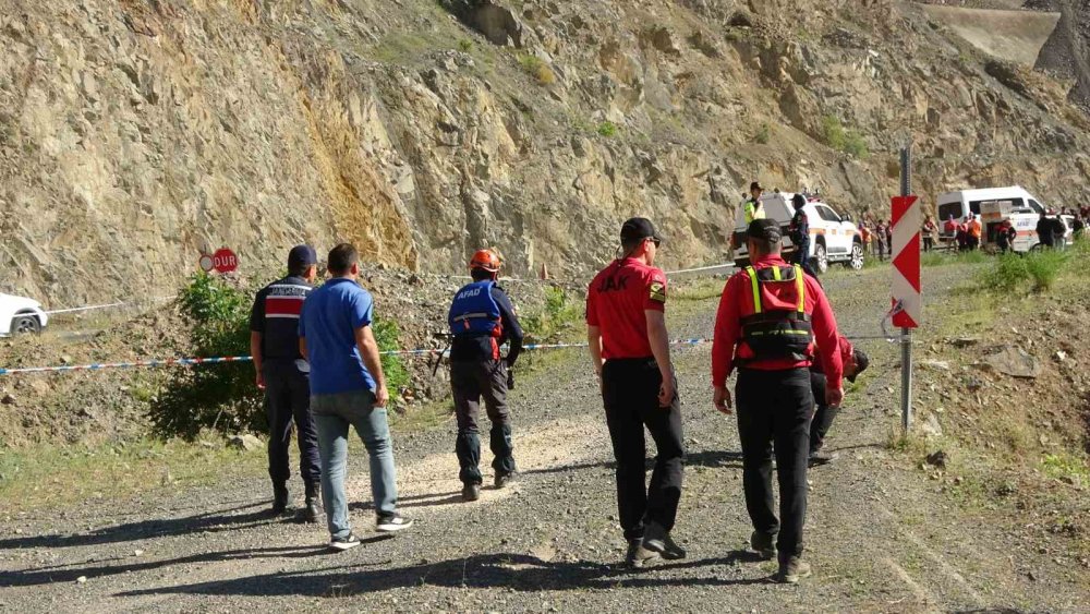 Kahreden Bekleyiş.. 14 Gün Sonra Oğlunun Cansız Bedenine Ulaşıldı, Baba Hâlâ Aranıyor!