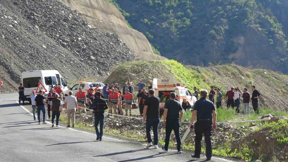 Kahreden Bekleyiş.. 14 Gün Sonra Oğlunun Cansız Bedenine Ulaşıldı, Baba Hâlâ Aranıyor!
