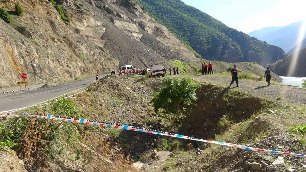 Kahreden Bekleyiş.. 14 Gün Sonra Oğlunun Cansız Bedenine Ulaşıldı, Baba Hâlâ Aranıyor!