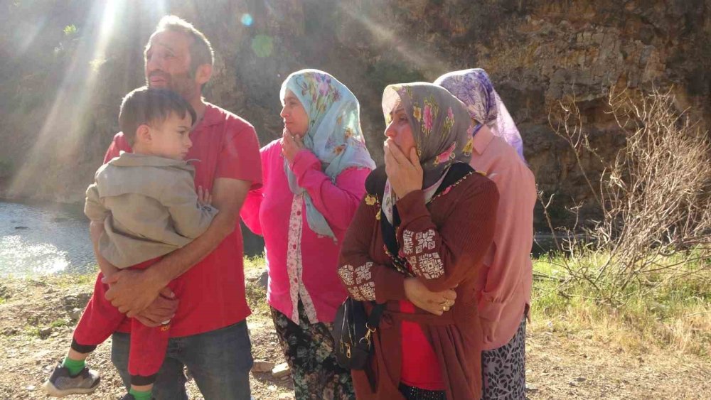 Kahreden Bekleyiş.. 14 Gün Sonra Oğlunun Cansız Bedenine Ulaşıldı, Baba Hâlâ Aranıyor!