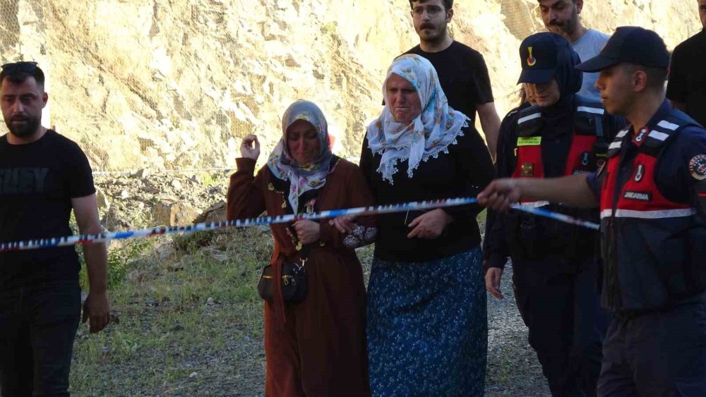 Kahreden Bekleyiş.. 14 Gün Sonra Oğlunun Cansız Bedenine Ulaşıldı, Baba Hâlâ Aranıyor!