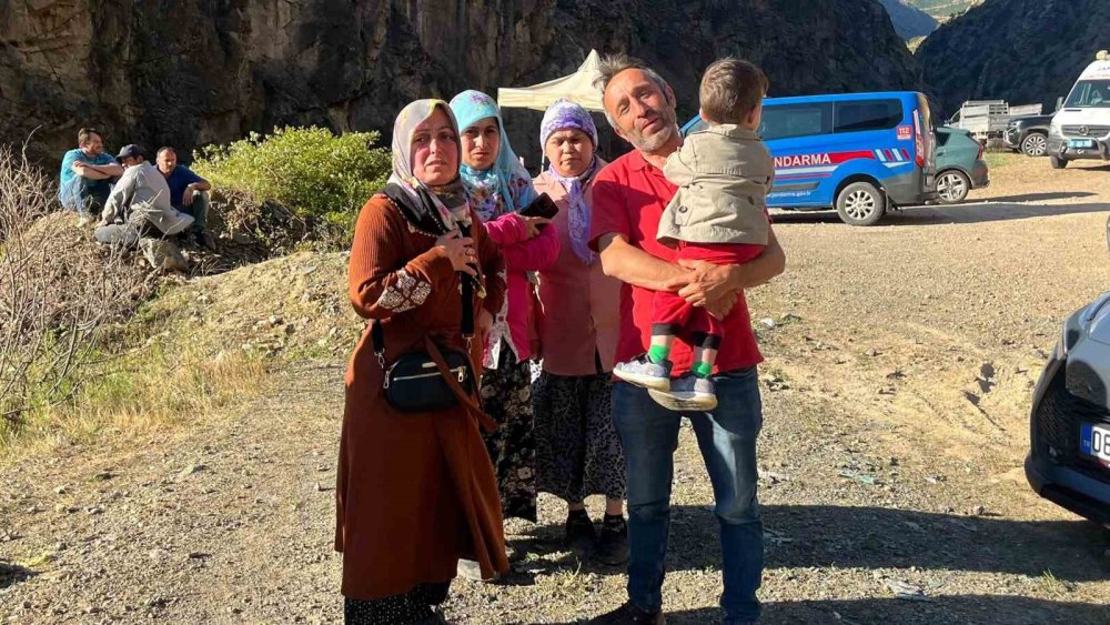 Kahreden Bekleyiş.. 14 Gün Sonra Oğlunun Cansız Bedenine Ulaşıldı, Baba Hâlâ Aranıyor!