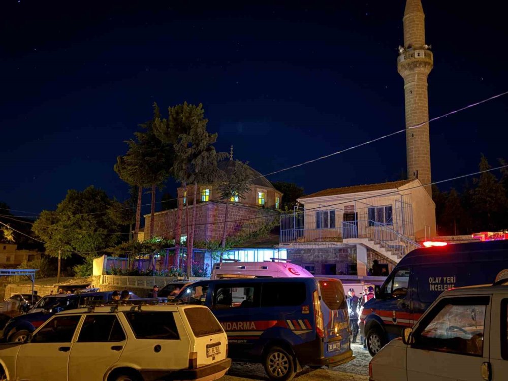 Yatsı Namazı Öncesi Dehşet.. Kayseri’de Cami Bahçesindeki Saldırıda 2 Kişi Öldü!